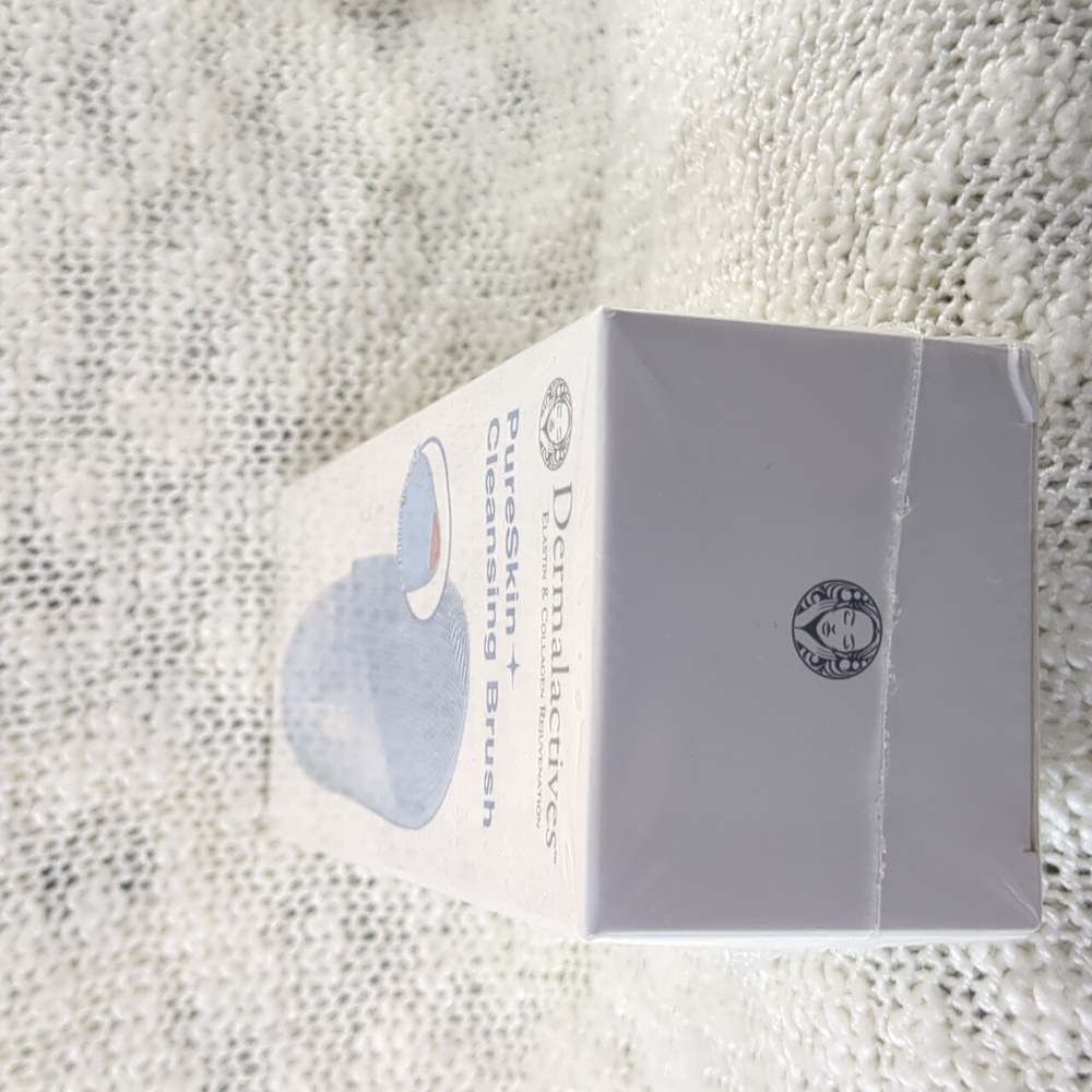 Dermalactives PureSkin+ Cleansing Brush - Picture 10 of 11